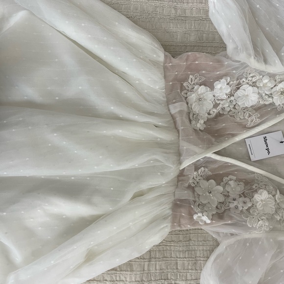 NWT Dress with floral detail - Picture 3 of 3